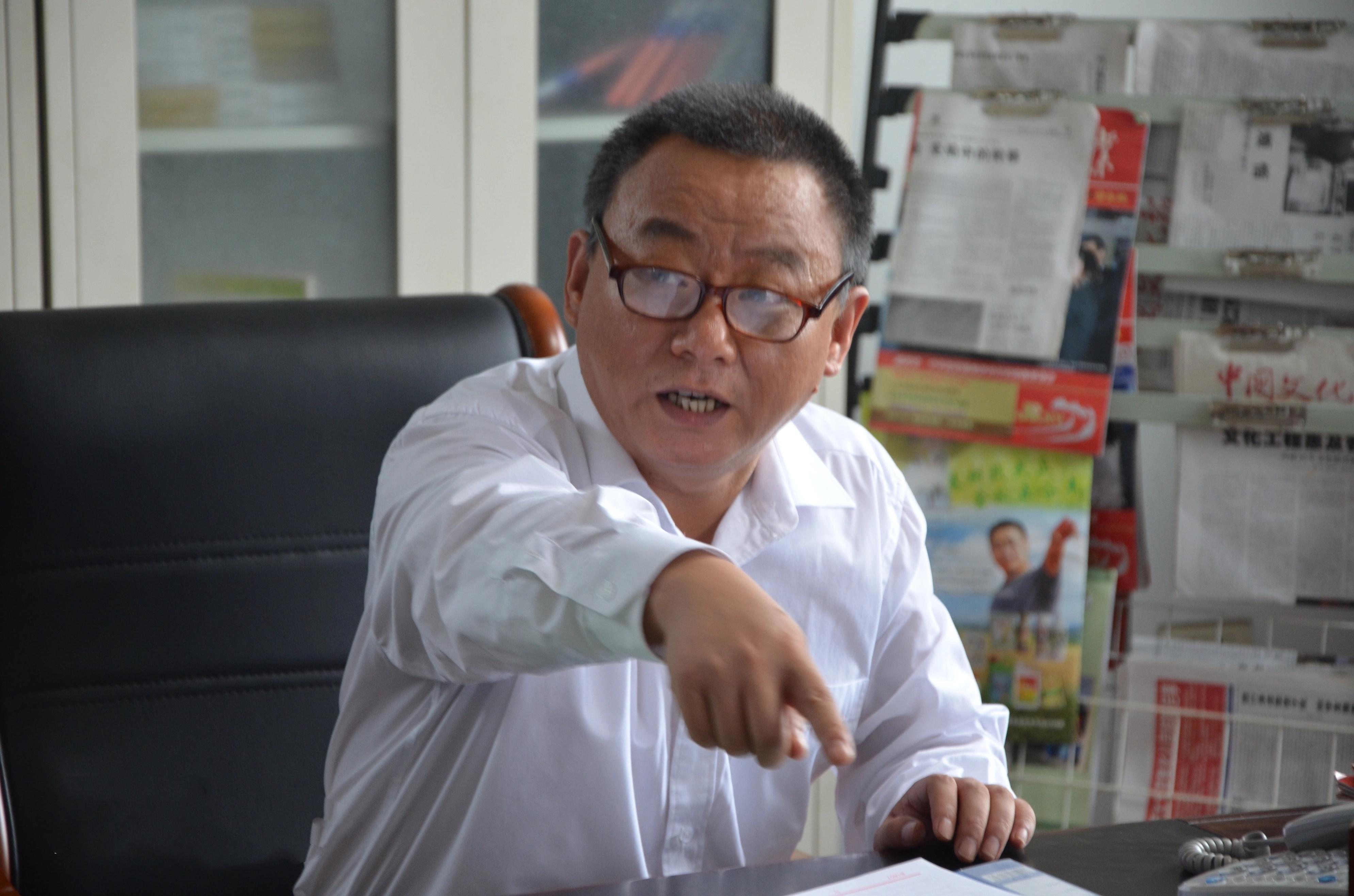 0登春晚的演员邵峰，和病重的妻子共患难，相爱至今无绯闻