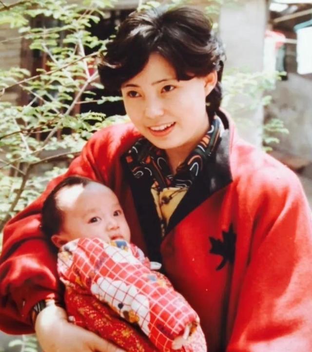 陈剑月说侯长荣长得帅（娶小5岁的陈剑月）(12)