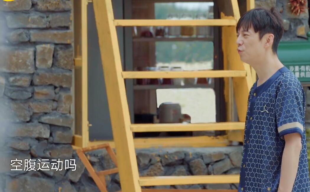 张艺兴为减肥空腹健身，自认易胖体质不敢吃碳水，被黄磊直接劝阻