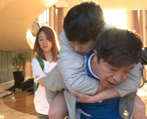 张艺兴为减肥空腹健身，自认易胖体质不敢吃碳水，被黄磊直接劝阻