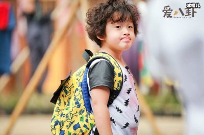 ​邹市明夫妻被网友吐槽，原因是邹明轩烫发？