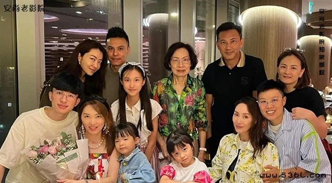 香港演员郭可盈有几个兄弟姐妹?