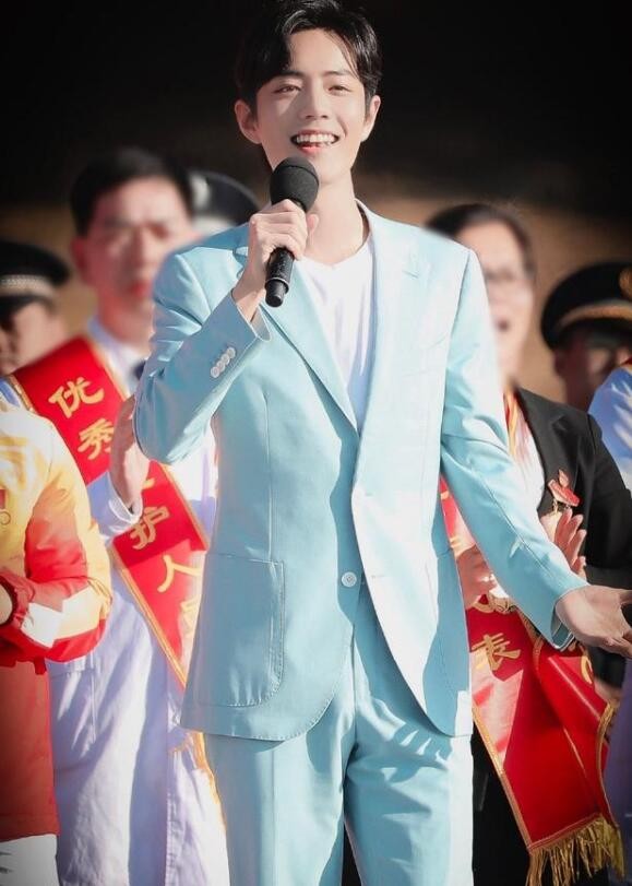 肖战参加心连心