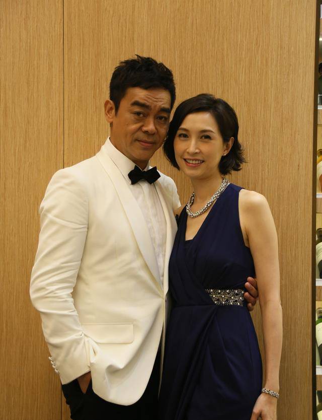 郑秀文获奖后感谢许志安 称丈夫总是在自己身边，给自己打气
