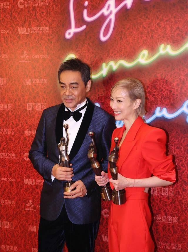 郑秀文获奖后感谢许志安 称丈夫总是在自己身边，给自己打气