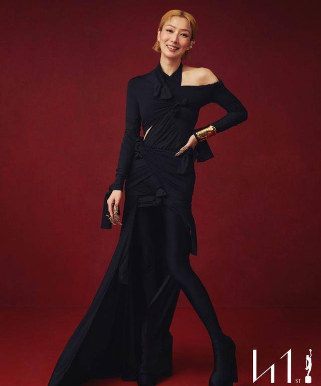 郑秀文获奖后感谢许志安 称丈夫总是在自己身边，给自己打气