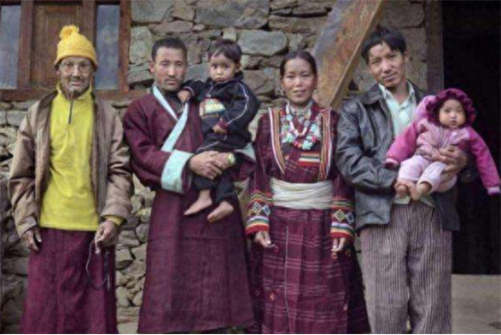 一夫多妻制的国家是哪个国家（尼泊尔一妻多夫制最多几个丈夫）-