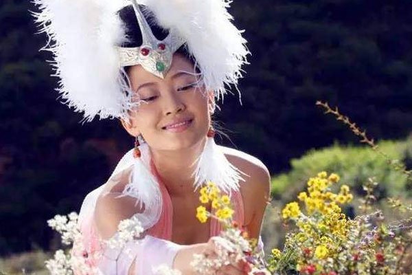 聂远现在片酬是多少 再婚娶个年轻漂亮的老婆就是好