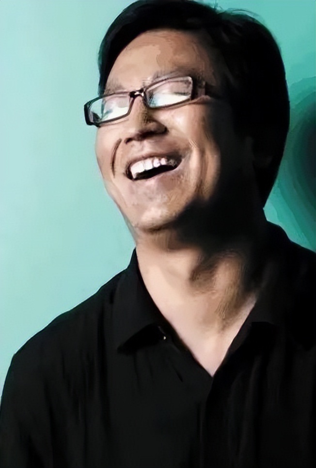 “央视一哥”白岩松，与妻子一见钟情，低调恩爱25年，谁会想到他也曾和死神擦肩而过