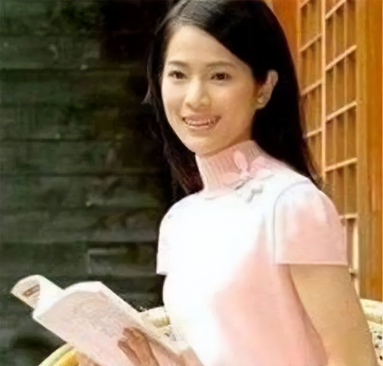 “央视一哥”白岩松，与妻子一见钟情，低调恩爱25年，谁会想到他也曾和死神擦肩而过