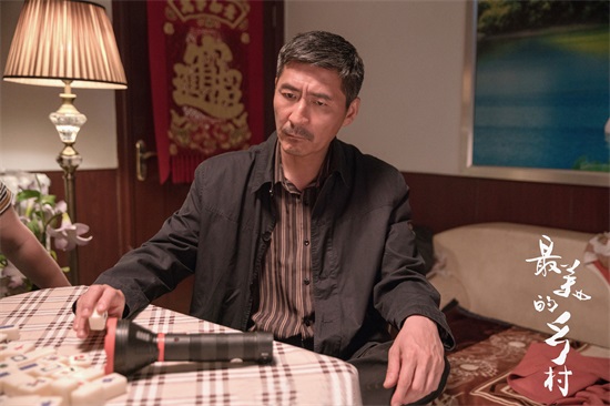 当红男星张子健：带着女儿再婚，怒砸继子电脑，现在过得怎样了？