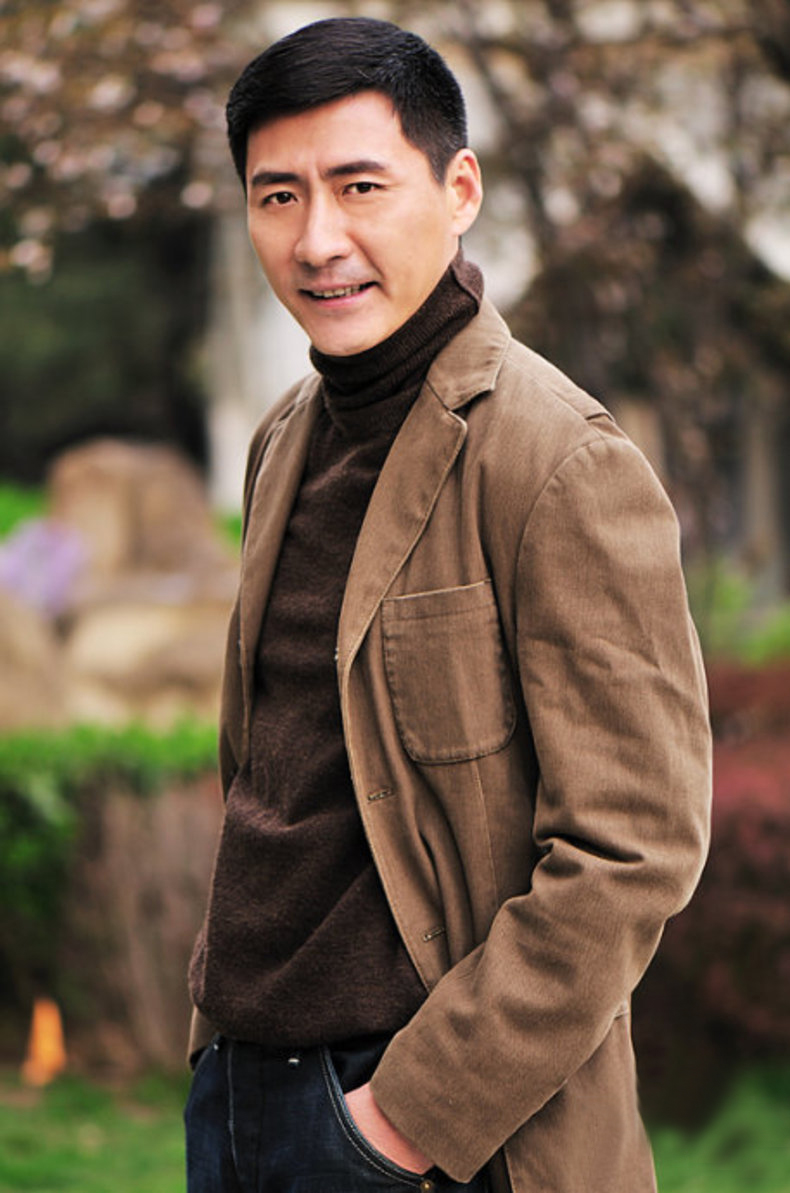 当红男星张子健：带着女儿再婚，怒砸继子电脑，现在过得怎样了？