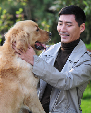 当红男星张子健：带着女儿再婚，怒砸继子电脑，现在过得怎样了？