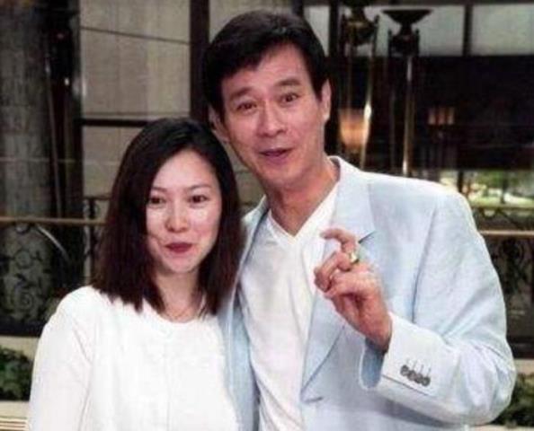 郑少秋官晶华（官晶华到底什么来头）(2)