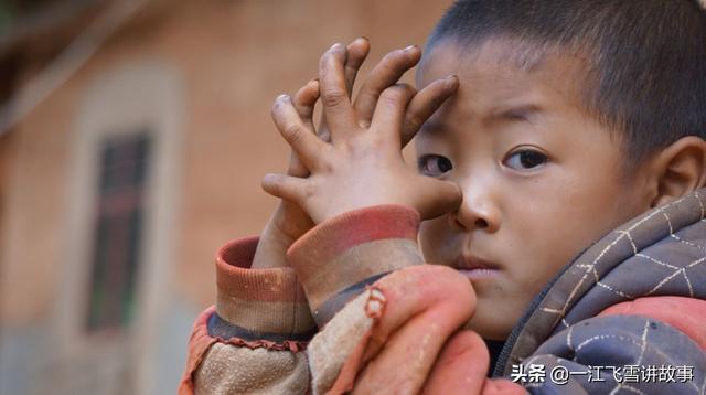 大凉山孩子的真实现状（凉山里皮肤黝黑的彝家孩子）(5)