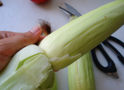 老玉米煮多长时间,玉米煮多少时间能熟?图2