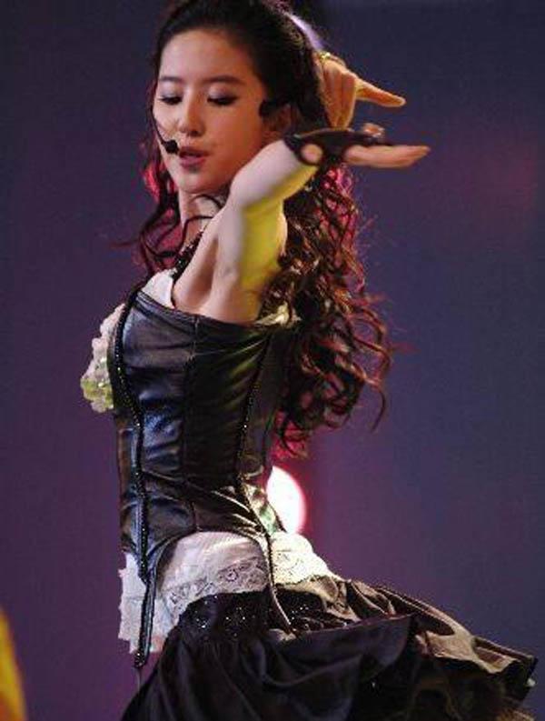 刘亦菲小皮裙丝袜大跳热辣舞蹈 眼神魅惑狂野完爆偶像女团