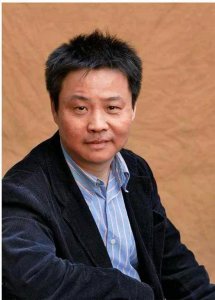 ​余华简介个人资料（隐藏的段子手作家余华）