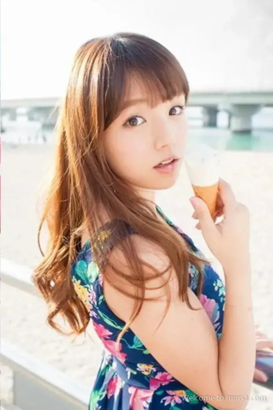 筱崎爱：所有的肉都刚刚好，微胖女神