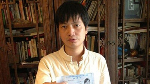 作家张一一高考作文得29分 揭其微博为什么被封