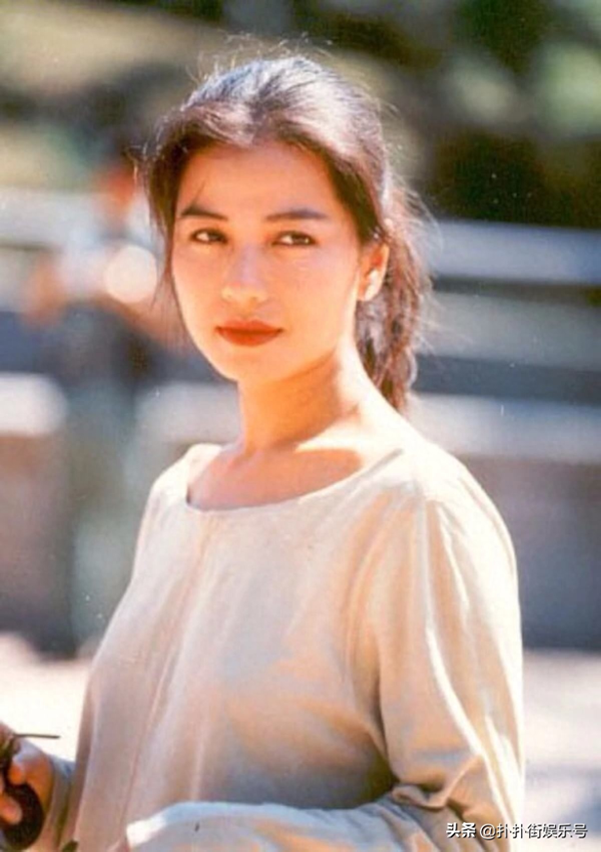 看了钟楚红年轻时的照片,你就知道她为什么红透香港