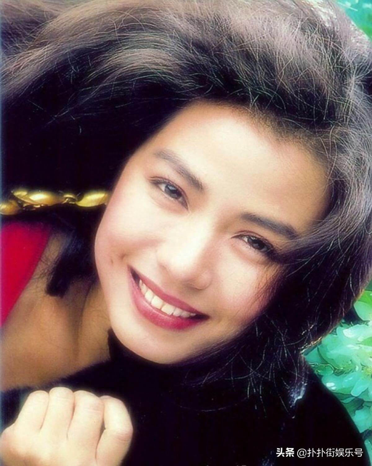 看了钟楚红年轻时的照片,你就知道她为什么红透香港