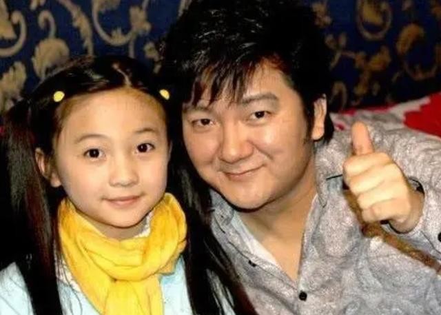 杨臣刚在春晚上假唱（杨臣刚一首歌赚1.7亿）