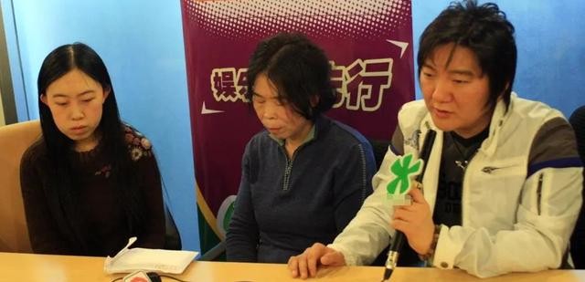 杨臣刚在春晚上假唱（杨臣刚一首歌赚1.7亿）