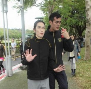 ​萧敬腾遭泼粪事件，萧敬腾校园暴力