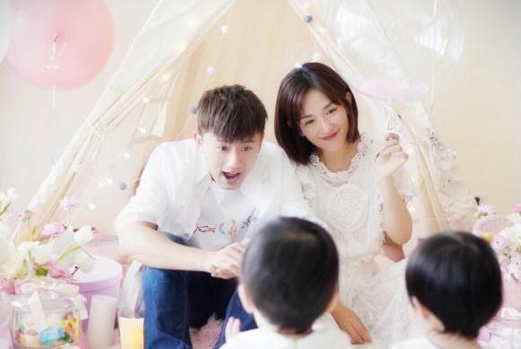 张杰春晚后台安慰小孩子,抱娃姿势太标准,真是一位合格奶爸!