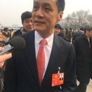 ​63岁梁丹妮和55岁老公冯远征近照曝光，根本看不出年龄的差距