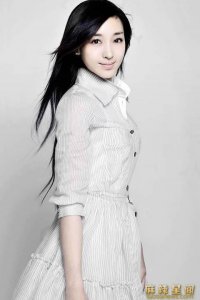 ​姜鸿的丈夫是陈键锋吗 37岁的姜鸿魅力不减当年