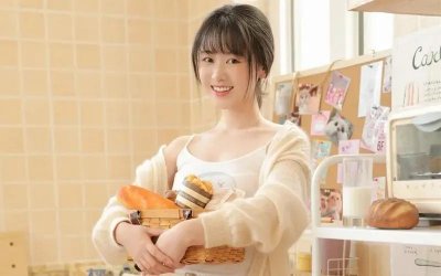 ​穿越文：她穿越入书中，从少女变孕妇，怀的还是反派男人的孩子