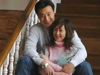​他9块钱娶老婆，住9平米的地下室7年，成名后却坚决不换糟糠妻