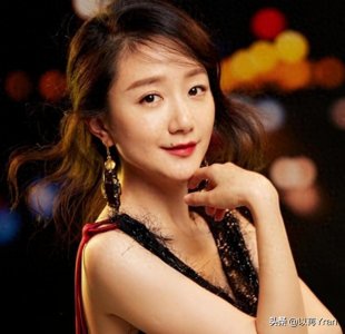 ​李倩：16岁出道，父亲患癌离世，是黄轩的前女友，如今39岁仍单身