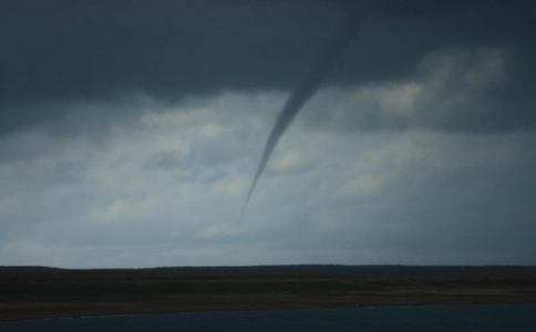 深圳惊现龙吸水是怎么回事? 深圳惊现龙吸水是怎么回事?