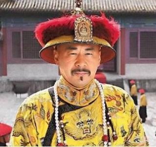 ​乾隆刚登基就杀了一个道士，背后什么原因？