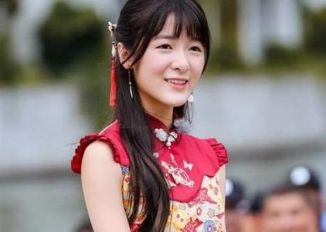 俗语“女大十八变，越变越好看”，其实还有下半句，说透了现实！