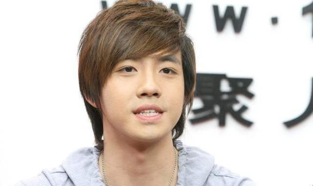 俞灏明近日发文道歉，解释自己对于“站”的意思