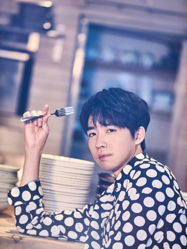 俞灏明近日发文道歉，解释自己对于“站”的意思