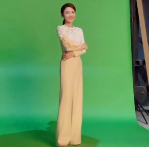 ​央视主持人龙洋极限换装，三七分身材太出众，气质被指追赶董卿