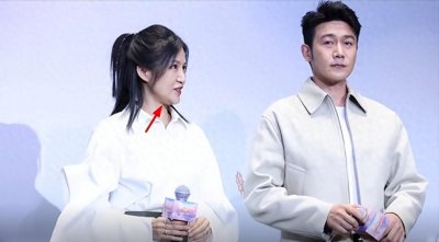 ​47岁鲍蕾出席活动，无滤镜截图老太多，双下巴明显胖20斤