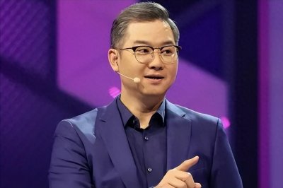 ​主持人赵川：一婚娶记者，二婚娶画家，三婚娶空姐，现在生活如何