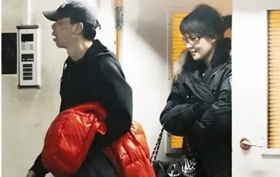 ​她被誉为“第一美女主持”，被传与冯小刚夜宿8小时，如今怎样？