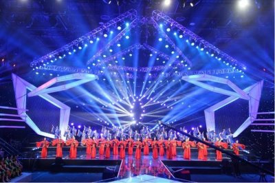 ​央视主持人冉莹颖，为爱放弃铁饭碗，被邹市明一年内分手23次