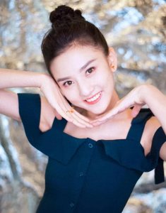 ​美女明星宋祖儿高清写真美照图，青春靓丽，惹人怜爱