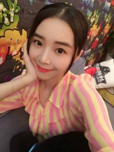 ​笑容阳光甜美清纯 LOL女主持人余霜海量私照