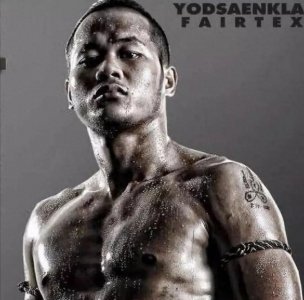 ​世界泰拳第一人——雅桑克莱