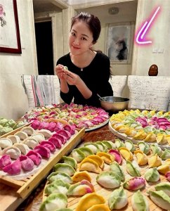 ​王小玮晒饺子，却把婚纱照打马赛克，疑对王小海彻底失望不复合