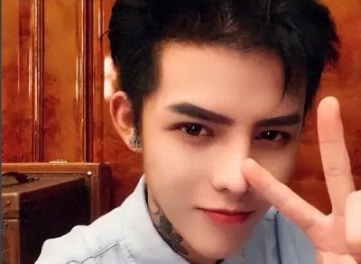 ​殷世航，草根逆袭千万网红，归来年仅二十四岁